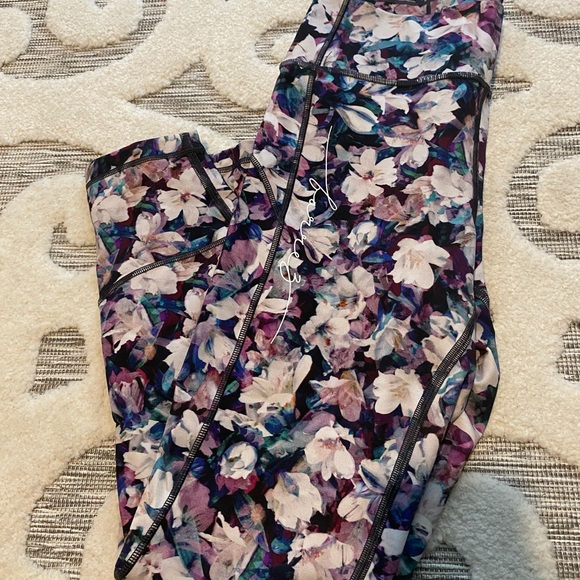 Lululemon Like New Size 8 leggings. Check out all my Lulu! - Picture 1 of 2